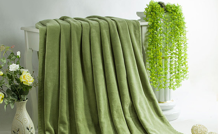 军绿色定制毛毯——有情怀的"八一"建军节慰问品